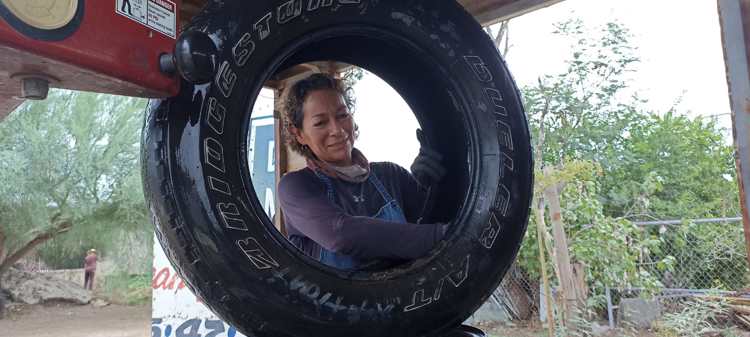 María Corrales vence los estigmas y saca adelante a su familia