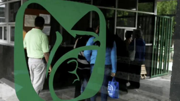 ¿Cuándo recibirán su pago pensionados del IMSS?