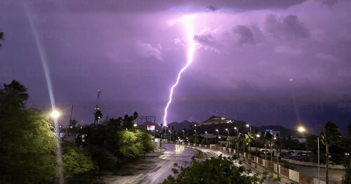 Tormenta eléctrica deja sin agua a gran parte de Hermosillo este miércoles