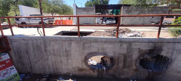 Vecinos de El Jito temen que las lluvias derrumben bardas de andador
