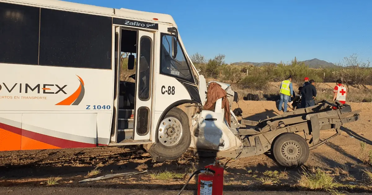 Un muerto y más de 20 heridos deja choque en la carretera Caborca-Sonoyta