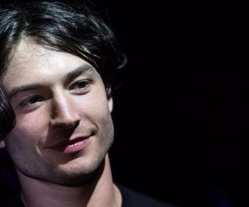 Ezra Miller andaría armado por delirio de persecución