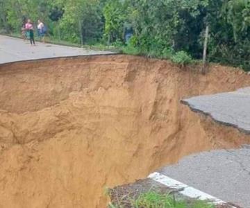 Lluvias parten carretera en La Montaña de Guerrero