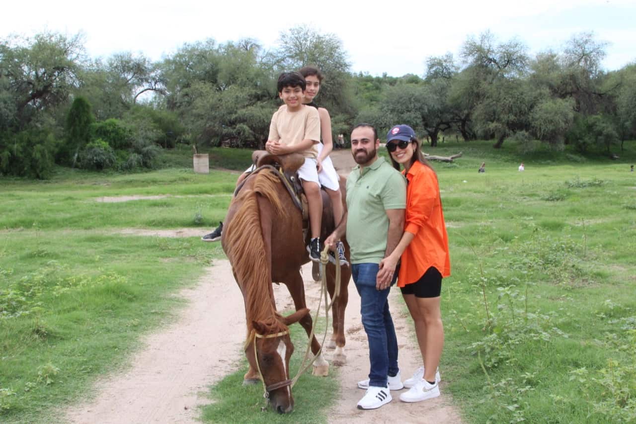 Se dan una escapadita a las afueras de la ciudad