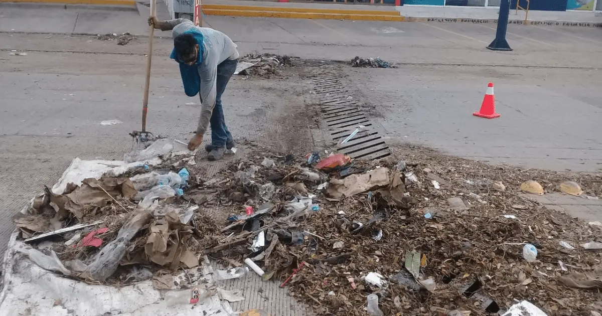 Basura obstruye desagües durante la lluvia; estas son las zonas de riesgo