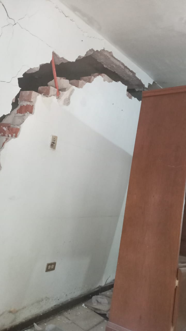 Casa del socavón en la colonia Sahuaro Indeco comienza a hundirse