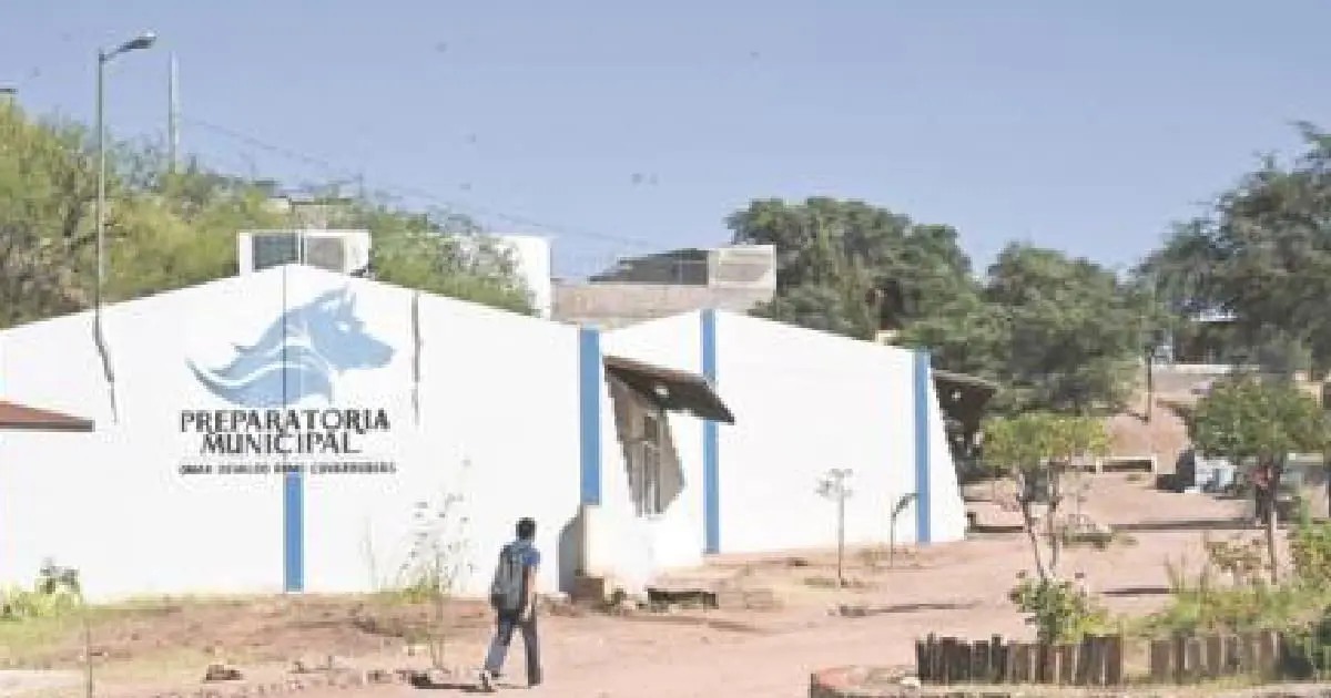 Acuerdan regidores mejoramiento y rehabilitación de preparatoria