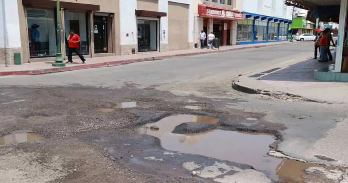 Comunidades de Huatabampo se ahogan en baches