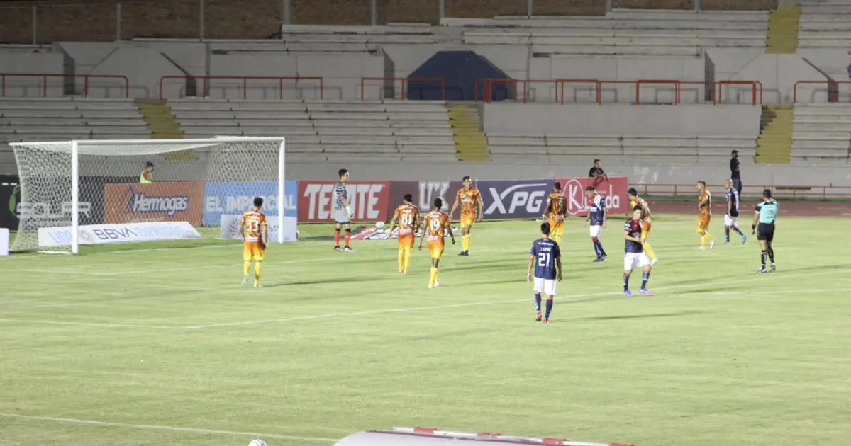 Cimarrones entre los líderes del torneo; derrota 2-1 a la U de G
