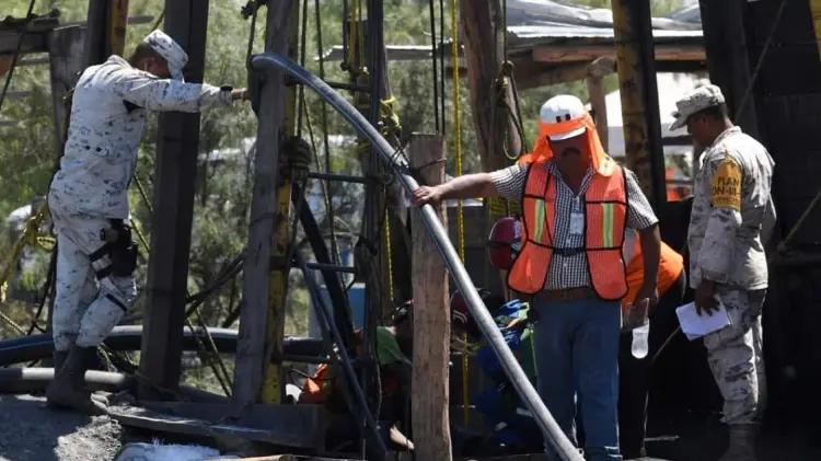 Comienza rescate de mineros atrapados en Coahuila