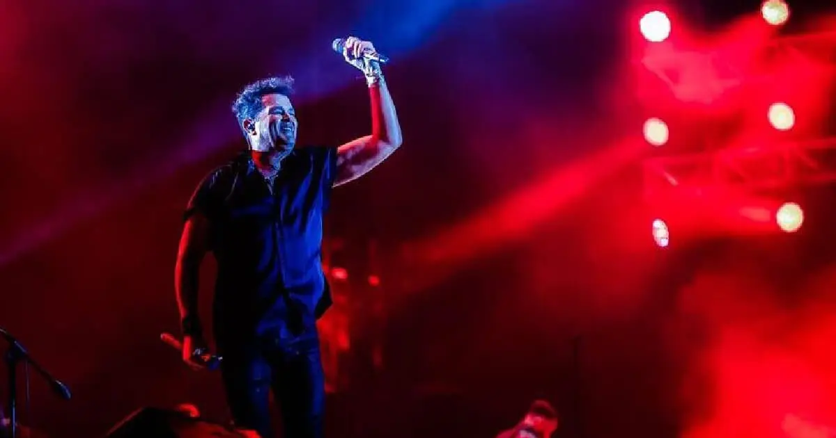 Carlos Vives pone a bailar a potosinos en Fenapo