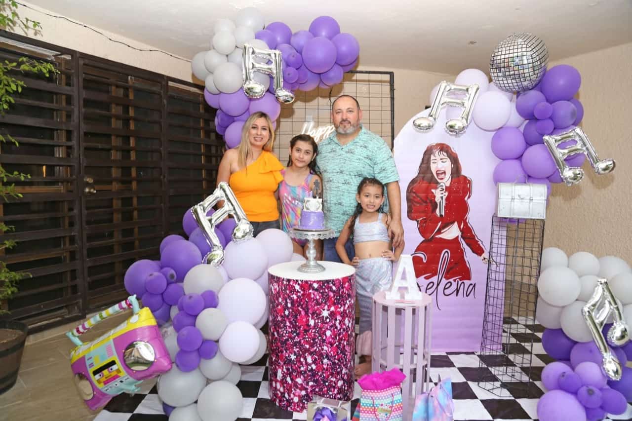 Celebra Ana Victoria con Selena