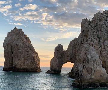 Turistas caen al mar durante paseo en Los Cabos