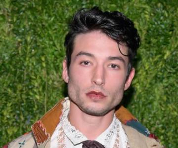 Víctima de 18 años del actor Ezra Miller justifica actos