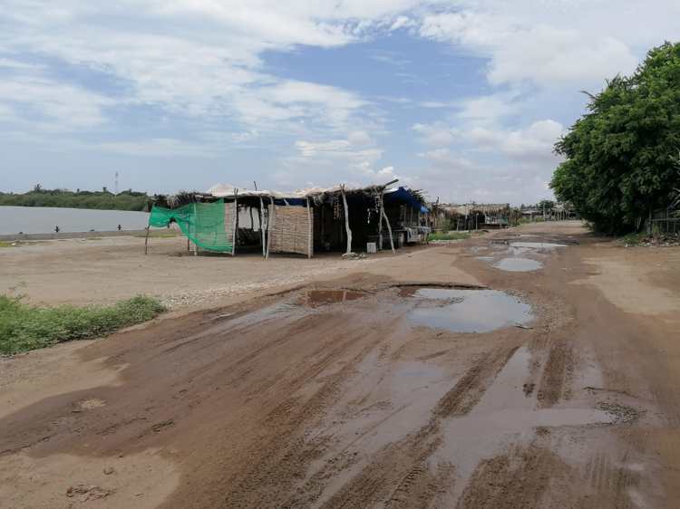 Señalan baja de turistas en Yavaros a causa del mal estado de su avenida