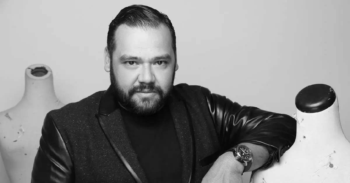 Diseñador Benito Santos recorre Fenapo Junto Ximena Navarrete