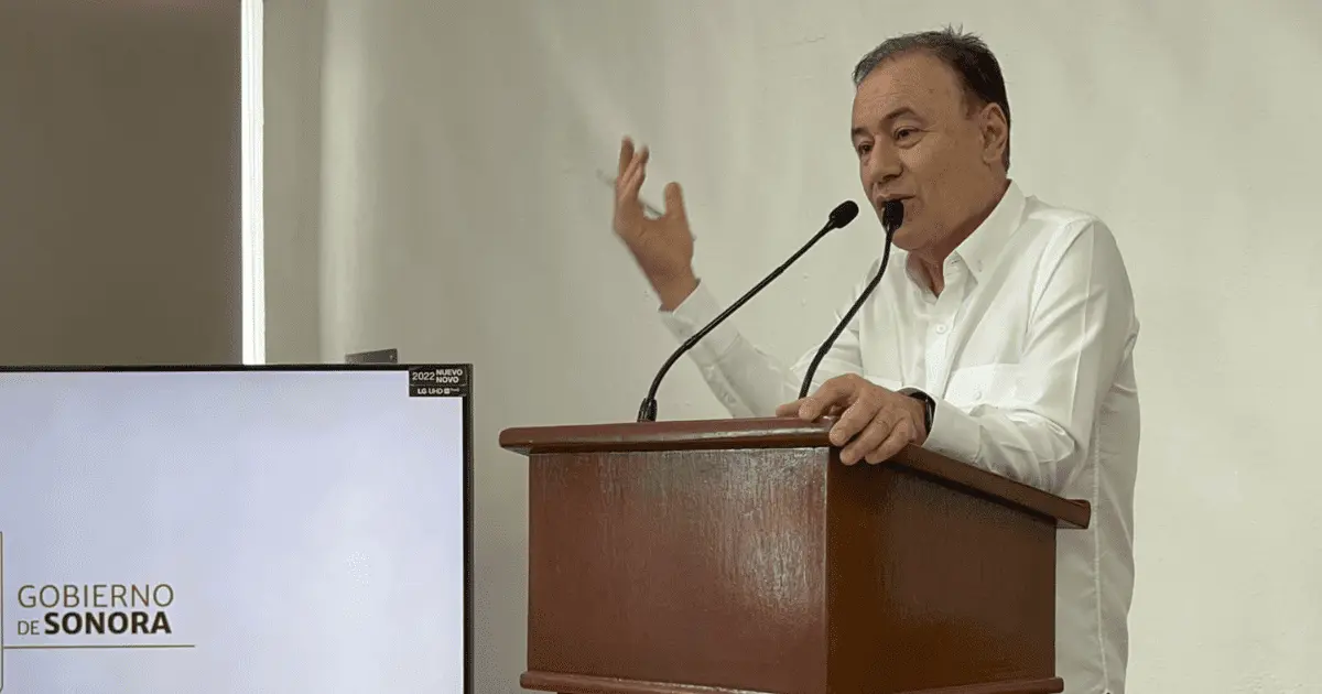 ADM firma decreto para solventar gastos de los daños por inundaciones