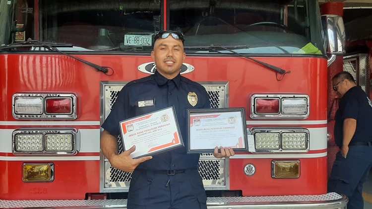 Jesús Verdugo celebra 10 años de trabajo con el premio al Bombero del Año