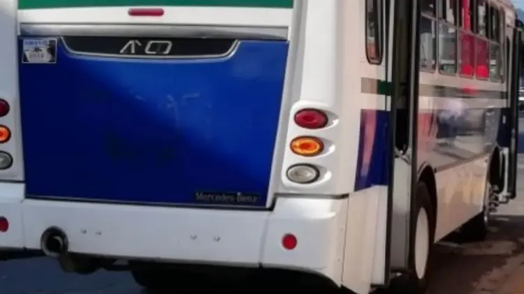 Perdió la vida dentro de un camión de pasajeros