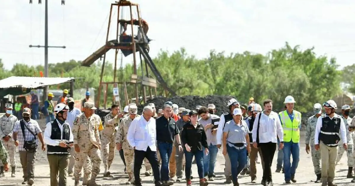 Consultan con familiares nuevo plan para el rescate de los mineros