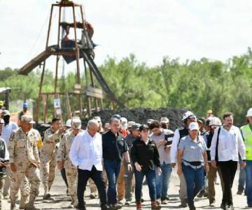 Consultan con familiares nuevo plan para el rescate de los mineros