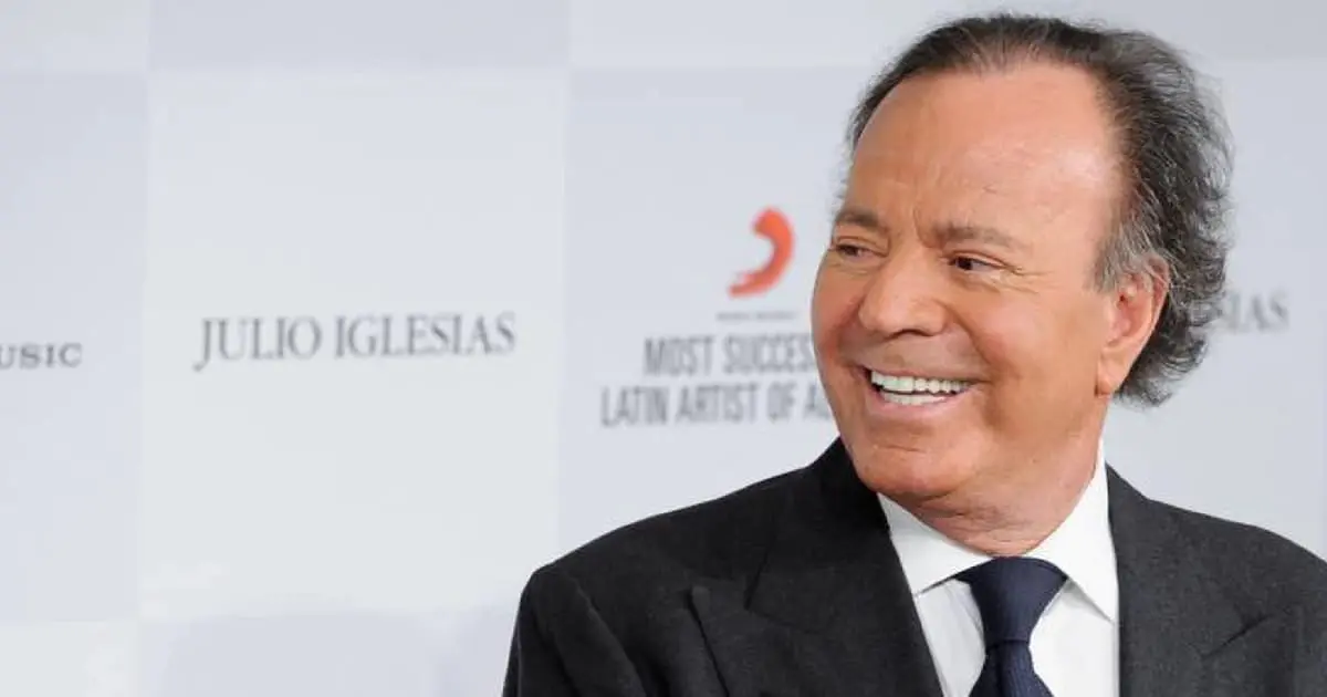 Julio Iglesias desmiente falsos rumores sobre su estado de salud