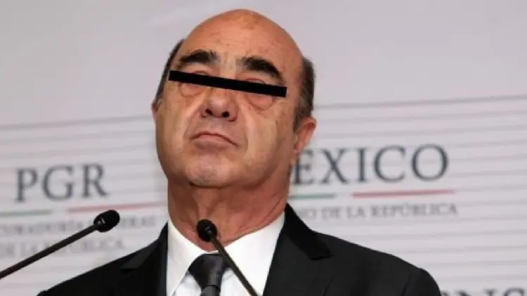 Jesús Murillo Karam es trasladado nuevamente a Cardiología