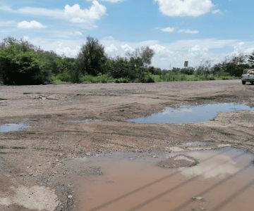 ¡De periférico no tiene nada! Baches invaden calle de Navojoa