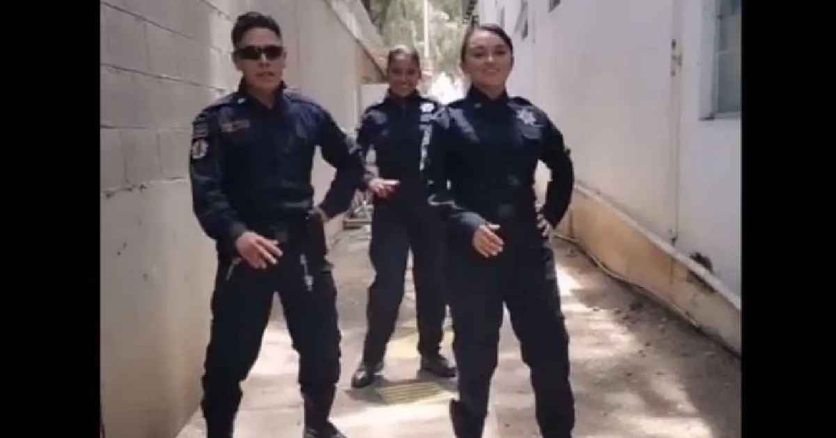 Detienen a cinco policías en horario laboral por grabar TikToks