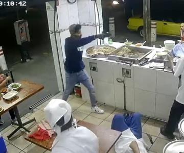 Video | Asaltan con pistola a personal y clientes de una taquería