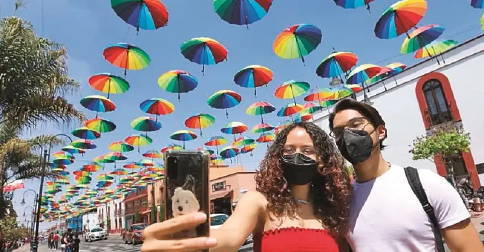 Querétaro tendrá pasillo de sombrillas tricolor para fiestas patrias