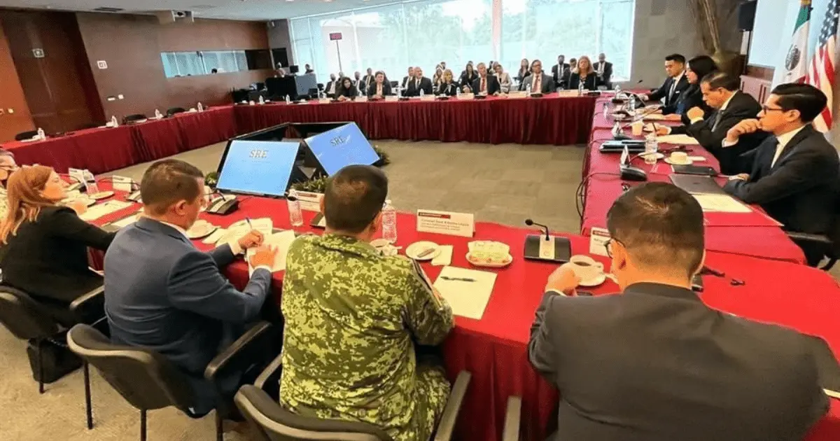 Ofrecen fiscales de EU trabajar contra tráfico de armas