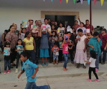 Instalan biblioteca en abarrotes para fomentar la lectura 