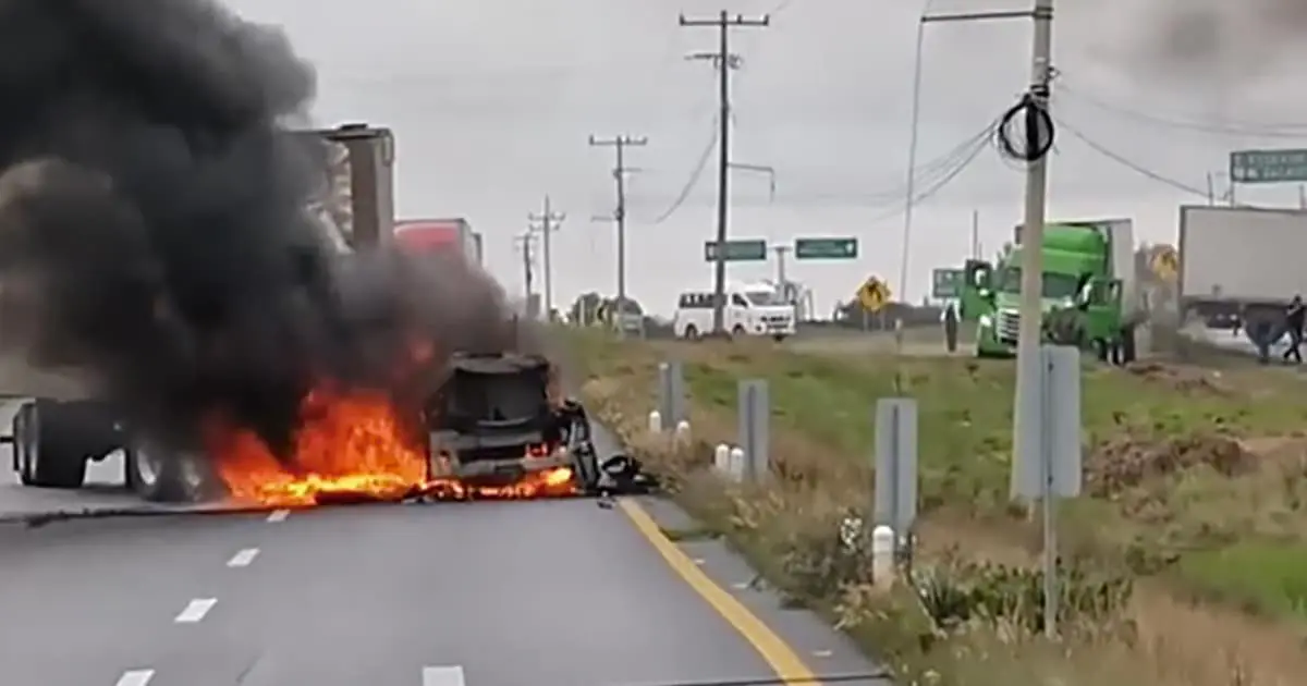 Continúan bloqueos en al menos cinco carreteras de Zacatecas