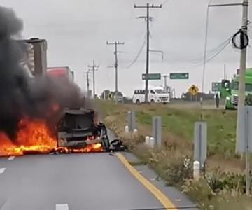 Continúan bloqueos en al menos cinco carreteras de Zacatecas