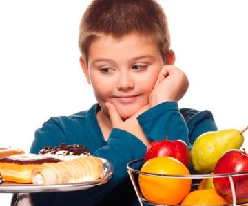 ¿Qué debe comer tu hijo para rendir en la escuela?