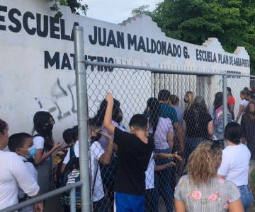 Al no tener refrigeración, asisten solo dos horas a clases