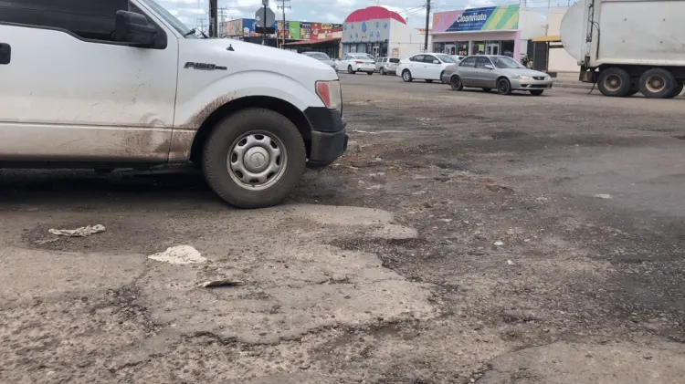 El problema de los baches persiste en la entidad (Foto: Especial/EXPRESO)