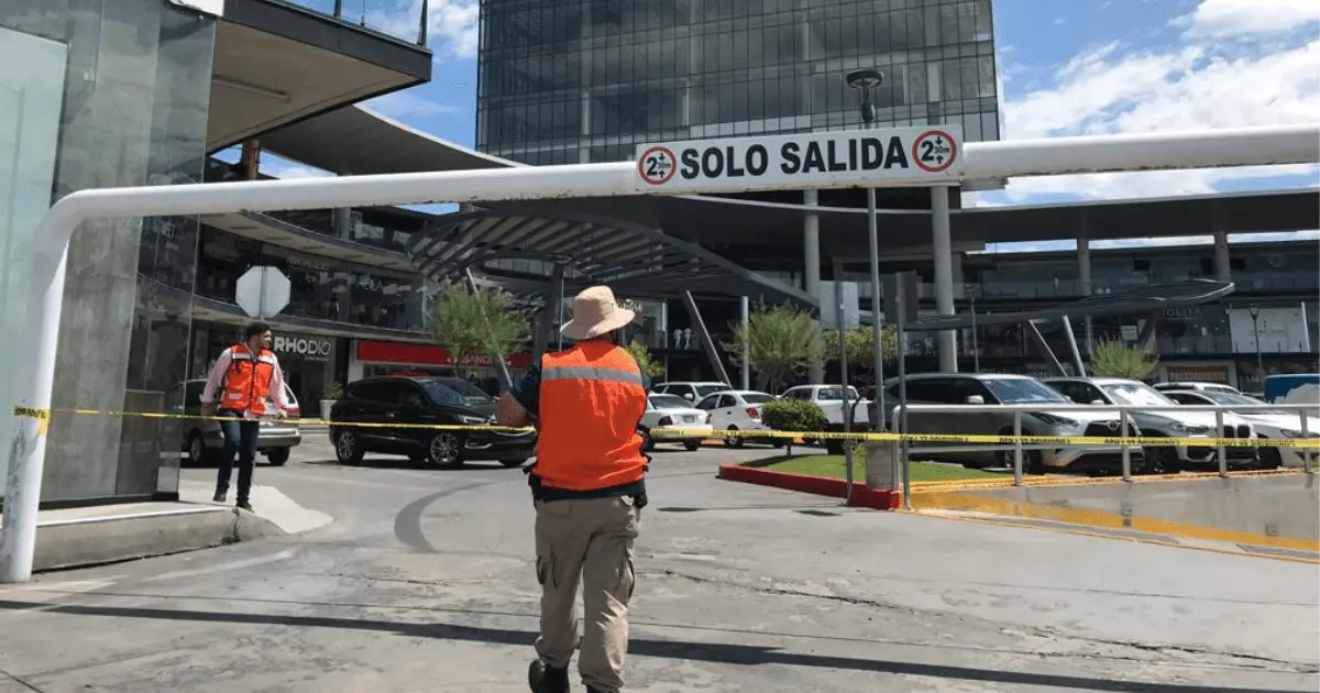 Realizan simulacro en plaza comercial del poniente de Hermosillo