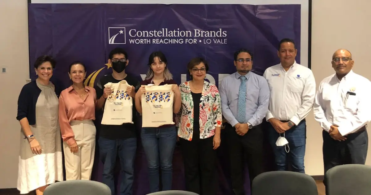 Apoyan con beca a 500 estudiantes de preparatoria en Cajeme