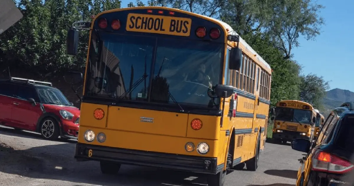 Suspenden clases en Santa Cruz, Arizona, por reporte de hombre armado