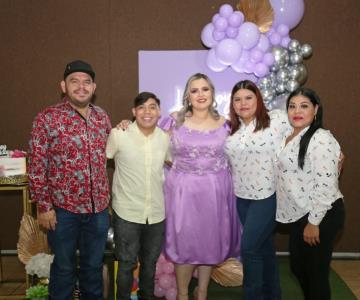 Recibe Ana Rosa memorable festejo