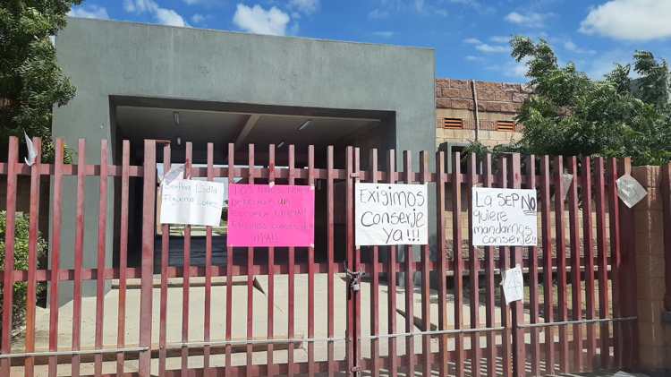 Ratas y hasta ciempiés en primaria de Hermosillo; padres se manifiestan