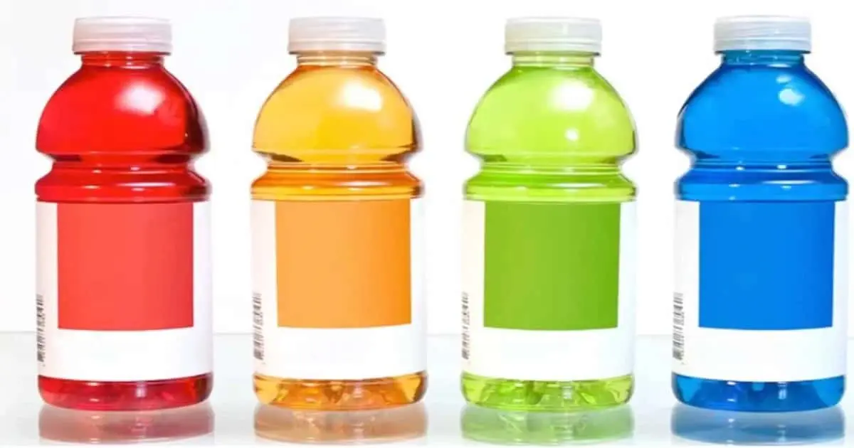 Estas son las bebidas hidratantes no recomendables para niños