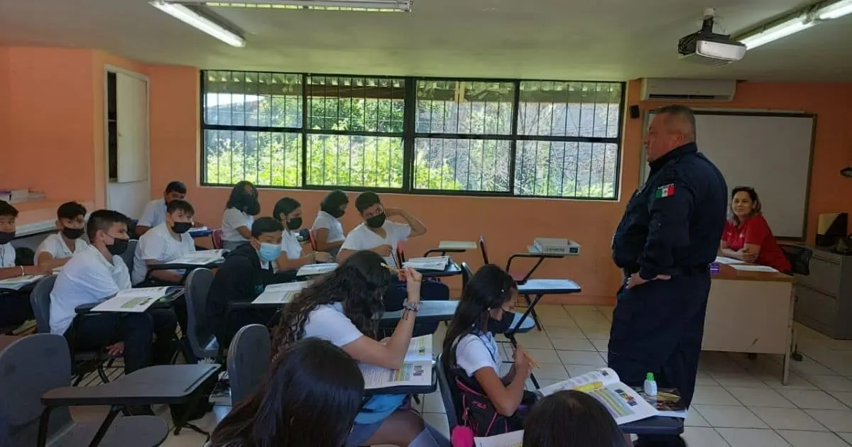 Previenen contra drogas y violencia a estudiantes nogalenses