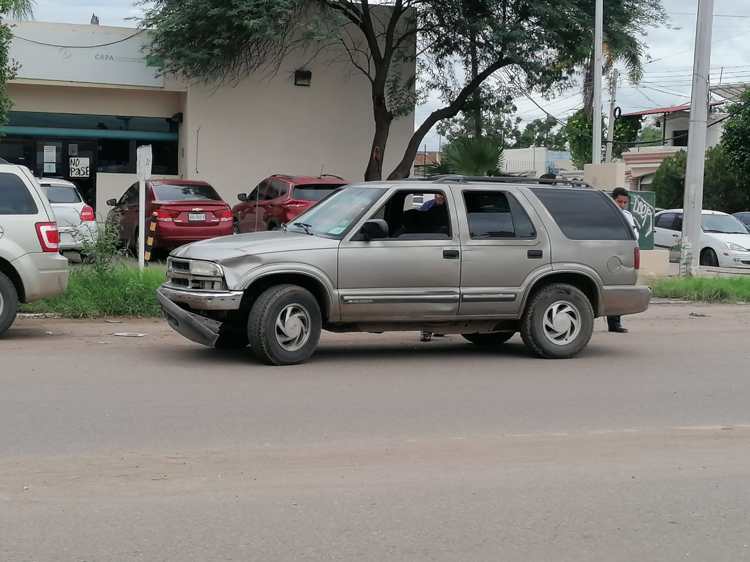 Navojoa: motociclista es embestido por vagoneta y termina en el hospital