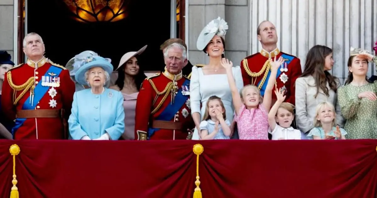 ¿Cuanto dinero tenía la reina Isabel?