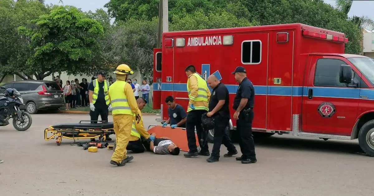 Navojoa: motociclista es embestido por vagoneta y termina en el hospital