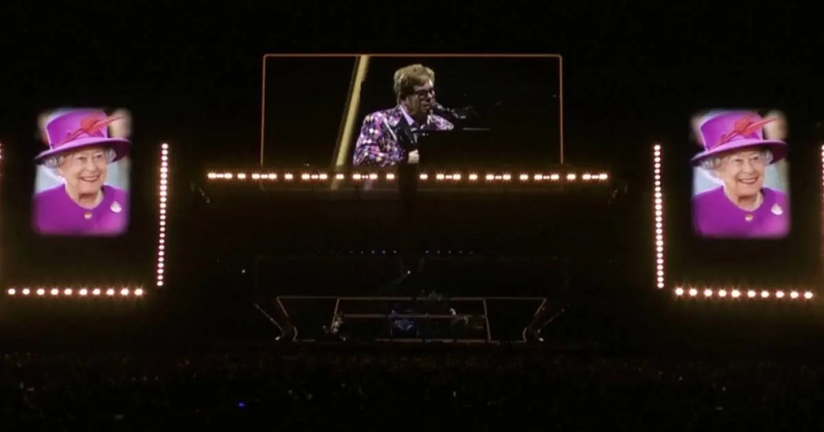 Guns N and Roses y Elton John rinden tributo a la Reina Isabel II