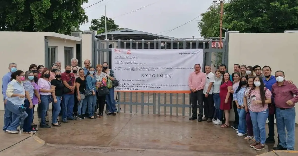 Trabajo bajo protesta: maestros del Cbtis 64 de Navojoa se manifiestan